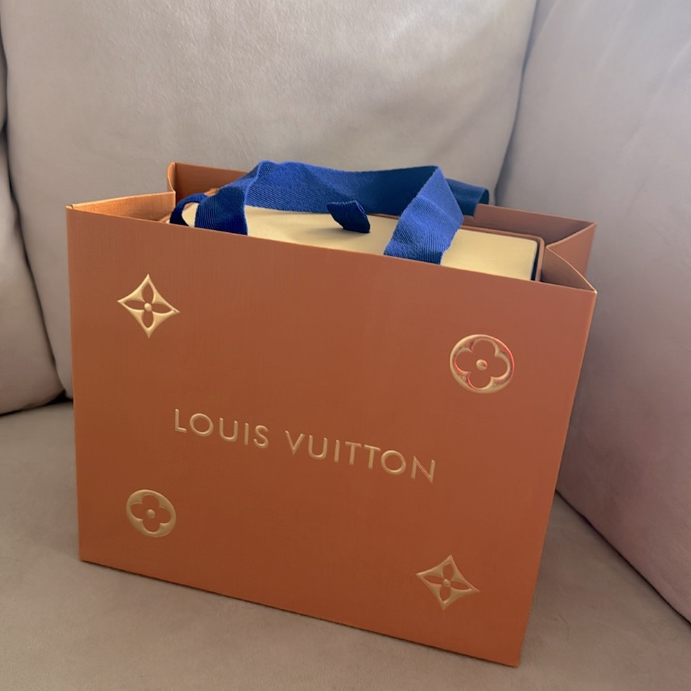 Reduced! LV Belt, good condition. Size 37.5 inches, reversible! - Picture 2 of 3